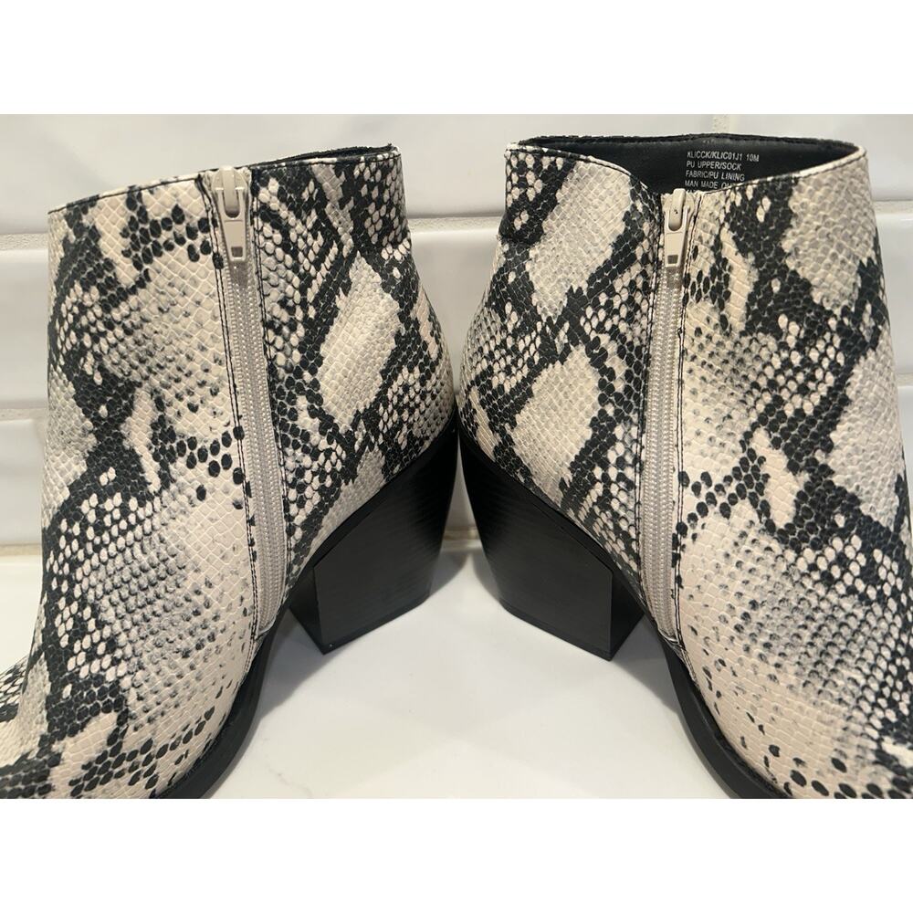 Madden Girl Snake Print booties Sz 10M Ankle Boots 3.5” Heel Zip Up Pointed Toe - Picture 4 of 9
